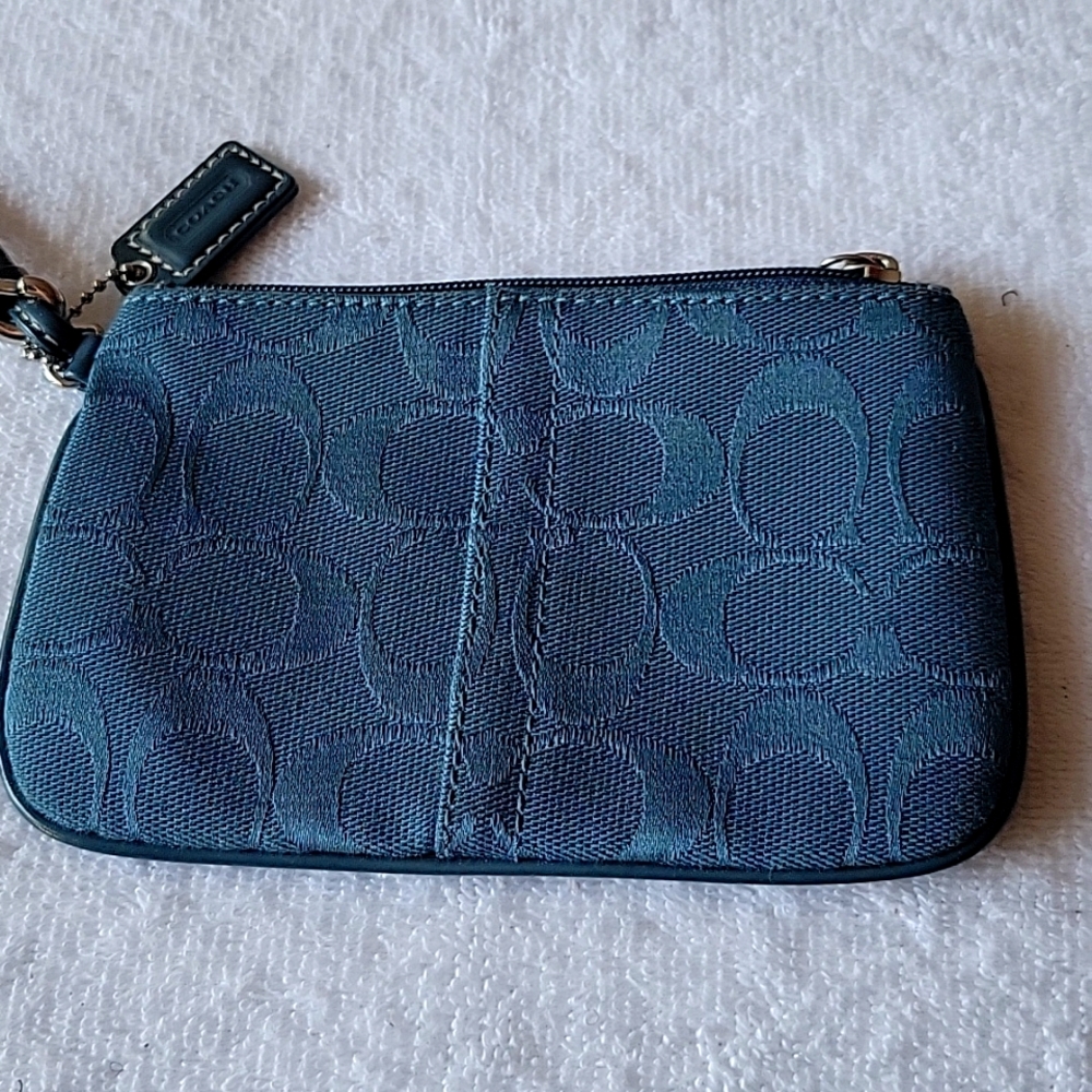 Coach wristlet color teal.